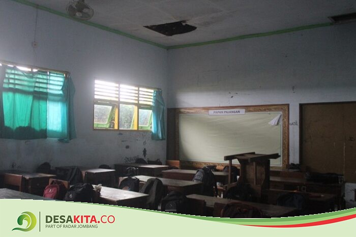 Bikin Was-Was, SMPN 2 Jogoroto Jombang Rusak Butuh Perbaikan