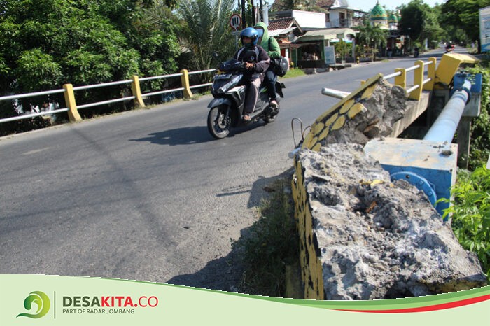 Waspada! Sayap Jembatan Selorejo, Mojowarno Jombang Ambruk