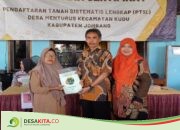 Realisasikan Bukti Sah Kepemilikan Tanah, Desa Menturus, Kudu Jombang Serahkan PTSL Warga