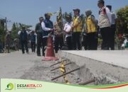 Tinjau Proyek Jalan Cor Ruas Kabuh-Tapen di Desa Karangpakis, Ini Temuan Pj Bupati Jombang