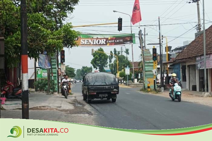 Lalu Lintas di Jl Raya Blimbing-Pulorejo, Desa Sidowarek Ngoro Jombang Semrawut, Ini Biang Keroknya