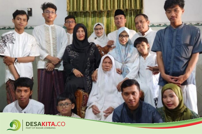 Bikin Bangga! Ini Perjuangan Ibu Asal Desa Banjarsari Jombang Sukses Antarkan 6 Anaknya Hingga Kuliah, Punya Jabatan Tinggi