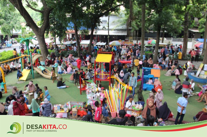 Liburan Tahun Baru, RTH Kebon Ratu dan Kebon Rojo Full Pengunjung, Warga Berjubel Melepas Penat