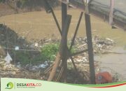 Tiang Rusak Akibat Tersangkut Sangkrah, Jembatan di Desa Karobelah, Mojoagung Ditutup Sementara