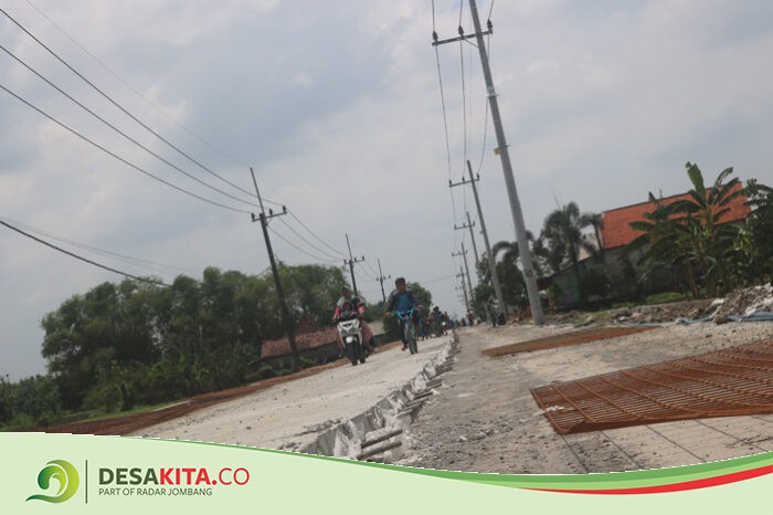 Jalan Cor Dana APBN Senilai Rp 35 Miliar di Desa Sumbergondang, Kabuh Jombang Molor, PPK Tak Merespons