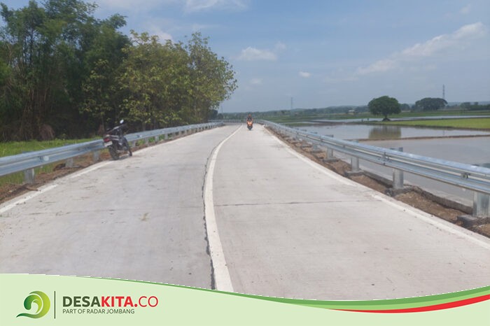 Proyek Pengecoran Jalan Selesai, Ruas Kabuh-Tapen dan Ploso-Sumbergondang Semakin Mantap, Bikin Pengendara Nyaman Melintas