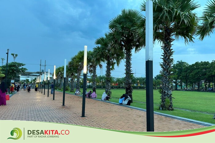 Sebagian Tak Nyala! Lampu Taman Alun-Alun Jombang Rusak, Ini Kata DLH Jombang