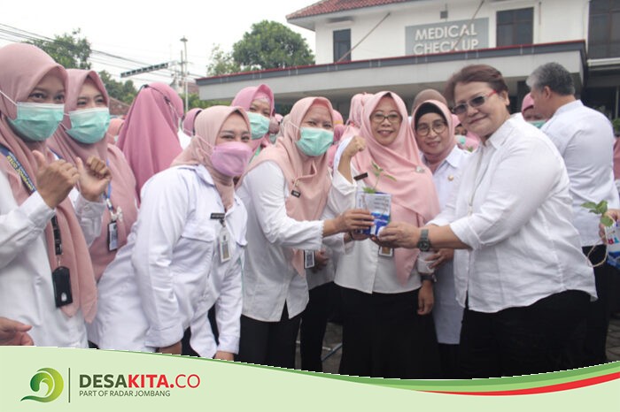 Upaya Tekan Inflasi Sekaligus Jaga Ketahanan Pangan, RSUD Jombang Bagikan 1.500 Bibit Tanaman Cabai ke Staf dan Pasien