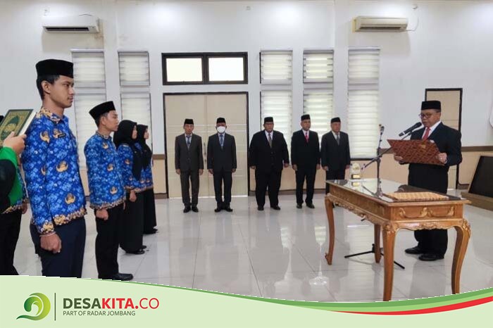 Lakukan Pengambilan Sumpah 8 PNS, Ini Pesan Pj Bupati Jombang