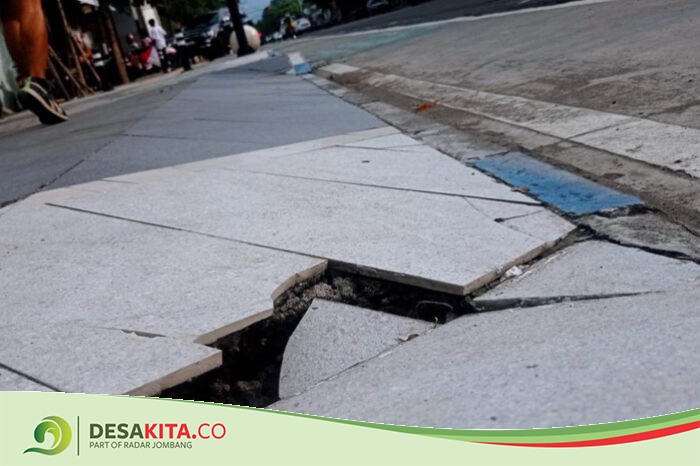 Tak Awet, Kualitas Lantai Trotoar Jl KH Wahid Hasyim Jombang Retak dan Pecah, Dinas Perkim: Penanganan Kita Lakukan Setelah Identifikasi