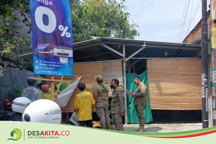Marak Reklame Kadaluarsa di Jalan Kabupaten, Tim Gabungan Pemkab Jombang Sapu Bersih 84 Reklame Liar dalam Sehari