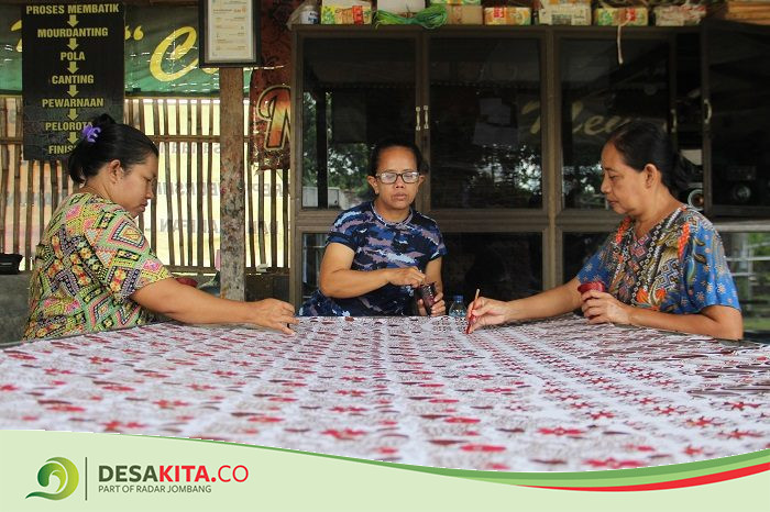 Tahun Pelajaran Baru Tiba, Perajin Batik Asal Desa Jatipelem Terima Pesanan Hingga Luar Kota