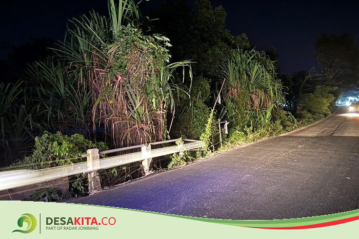 Rusak, Sayap Jembatan di Desa Pengampon Kabuh Jombang Butuh Perbaikan
