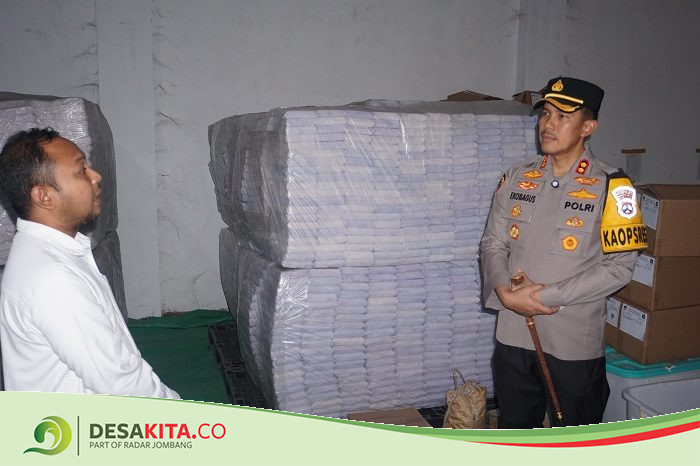 Pastikan Keamanan Logistik Pilkada Jombang, Kapolres Sidak Gudang KPU Jombang