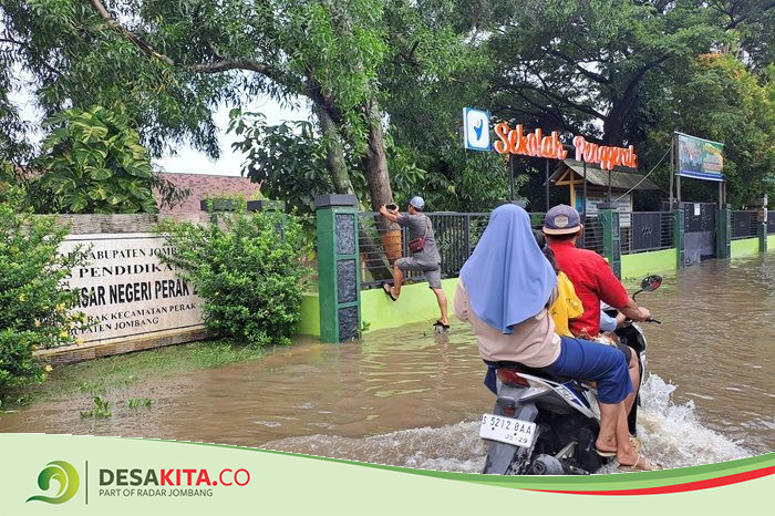 Sungai di Jombang Meluber, Enam Desa Dilanda Banjir