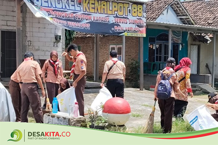 Peringati HPSN 2025, DLH Jombang Kolaborasi Komunitas hingga Sekolah Bersihkan Sampah