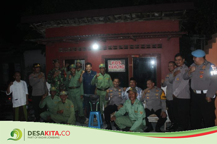 Unik, Desa di Jombang Ini Sediakan Karaoke di Poskamling Untuk Warga yang Berjaga