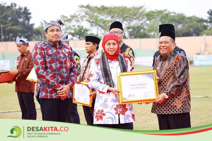 Proaktif Fasilitasi Koperasi, Gubernur Khofifah Nobatkan Bupati Warsubi sebagai Tokoh Pembina Koperasi