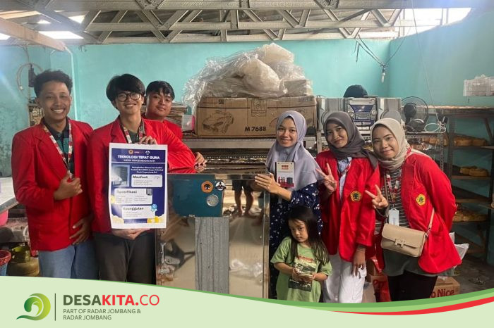 Desa Petak, Kecamatan Pacet  Dapat Bantuan Mesin Pengembang Roti dari Mahasiswa KKN