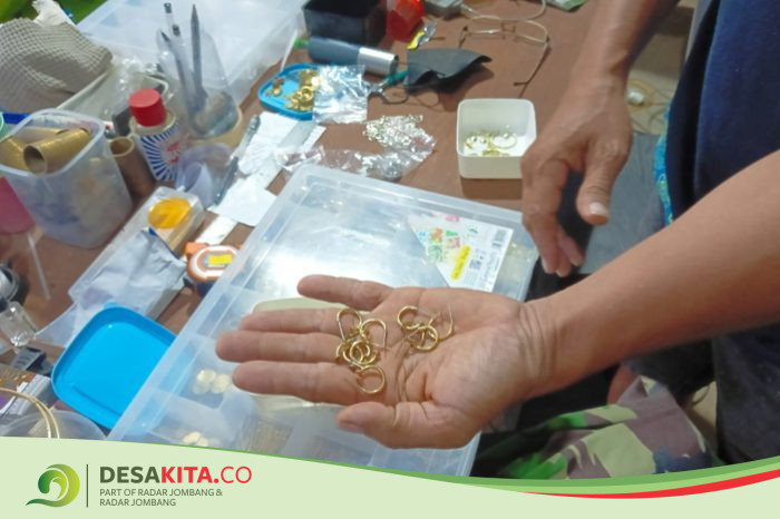Harga Emas dan Perak Meroket, Perajin Logam Wonosalam Jombang Harus Putar Otak