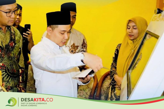 Desa Kembangbelor, Kecamatan Pacet, Permudah Layanan dengan Anjungan Desa Mandiri dan E-Office