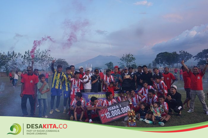 Desa Wringinpitu, Kecamatan Mojowarno Kembangkan Bakat Generasi Muda lewat Turnamen Sepak Bola