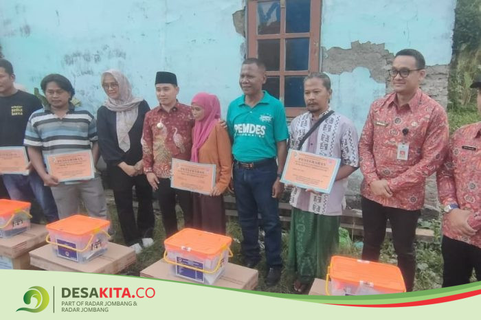 Warga Terdampak Bencana di Desa Kedungmaling, Kecamatan Sooko Terima Bantuan Langsung dari Bupati