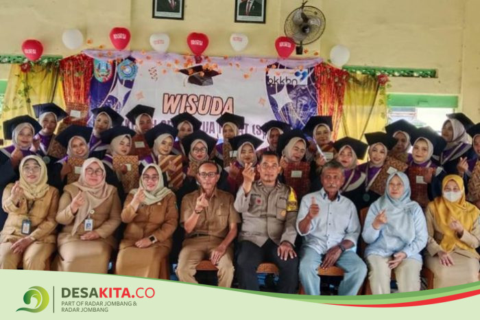 Desa Plosogenuk, Kecamatan Perak Gelar Wisuda SOTH, Tingkatkan Kualitas Keluarga dan Orang Tua