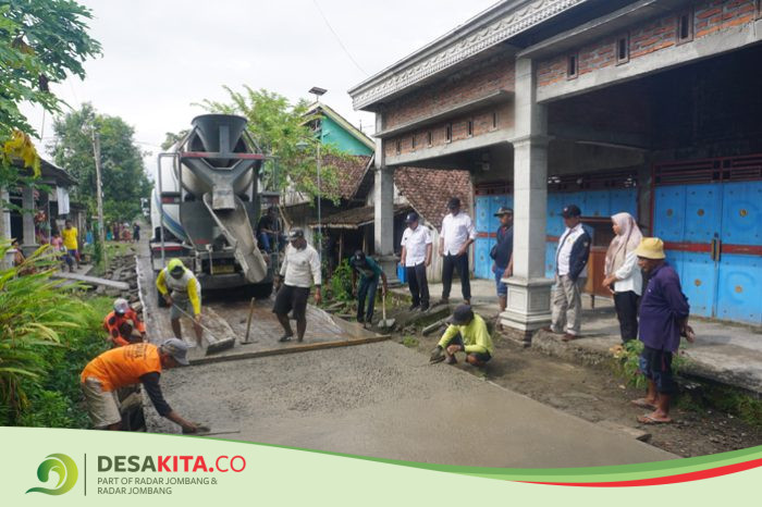 Desa Kampungbaru, Kecamatan Plandaan Manfaatkan Anggaran BKK untuk Bangun Jalan Rabat Beton