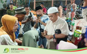 Rayakan Hari Kemenangan, Gus Sentot Santuni Anak-anak di Sejumlah Desa di Jombang