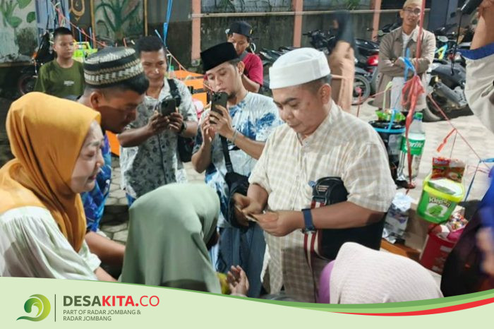 Rayakan Hari Kemenangan, Gus Sentot Santuni Anak-anak di Sejumlah Desa di Jombang
