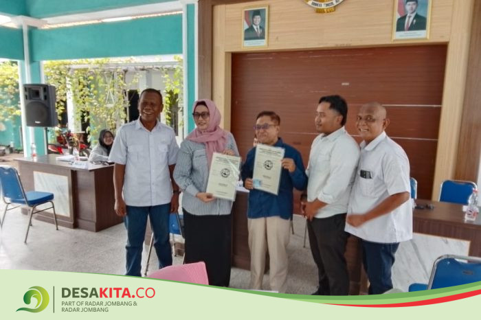 Desa Kedungmaling, Kecamatan Sooko Serahkan 150 Sertifikat Program PTSL kepada Warga