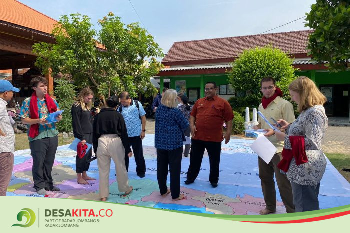 Desa Leminggir, Kecamatan Mojosari Jadi Jujukan Sukarelawan asal Amerika