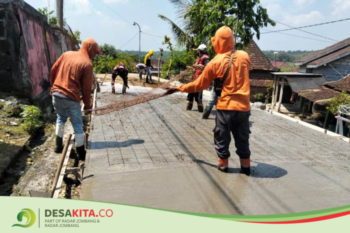 Desa Asemgede, Kecamatan Ngusikan Jombang Bangun Jalan Lingkungan lewat Program Desa Mantra