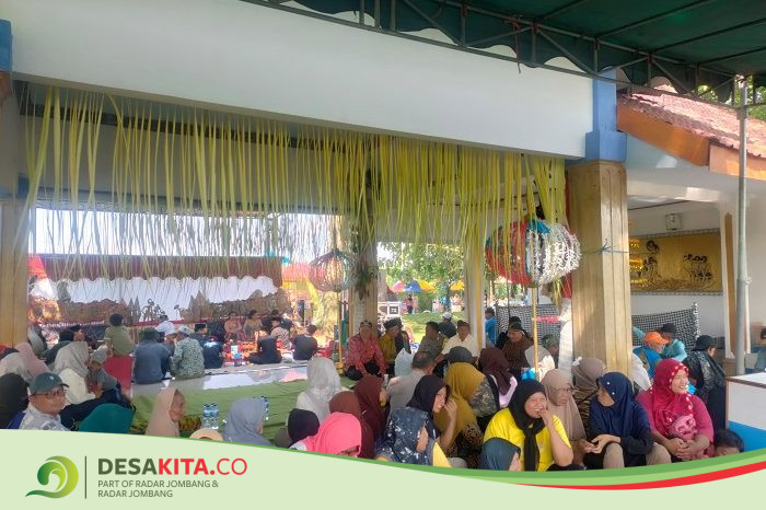 Desa Balongbesuk, Kecamatan Diwek Lestarikan Tradisi Sedekah Desa di Punden Mbah Sumber