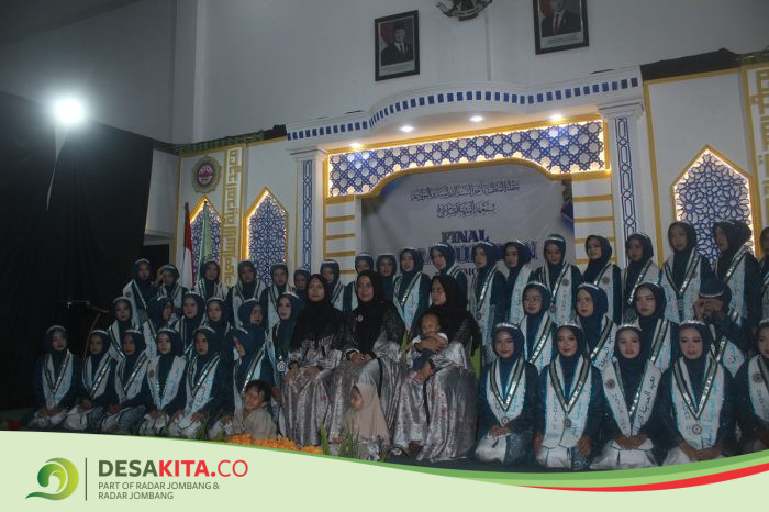 Wisuda 159 Santri PP Al-Madienah Denanyar Jombang, Tampil Full Bahasa Inggris