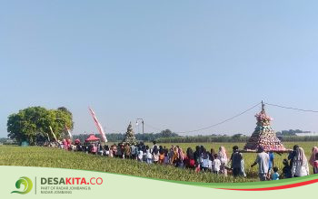 Sedekah Bumi Dusun Klepek, Desa Sukoiber Jombang Jadi Magnet Warga, Gunungan Hasil Panen Diperebutkan