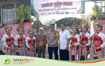 Ribuan Warga Serbu Sedekah Bumi di Kedungturi Megaluh Jombang, Gunungan Hasil Bumi Jadi Rebutan