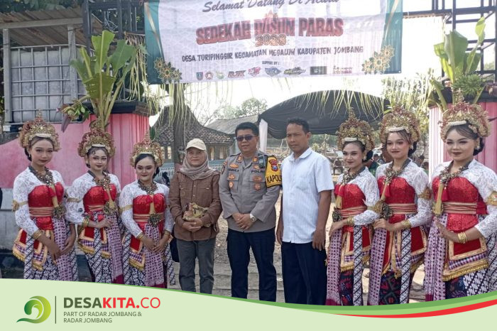 Ribuan Warga Serbu Sedekah Bumi di Kedungturi Megaluh Jombang, Gunungan Hasil Bumi Jadi Rebutan
