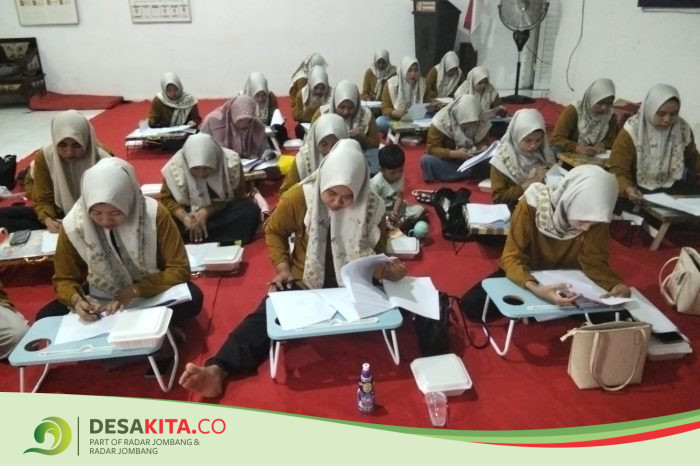 Desa Balongmojo, Kecamatan Puri, Bekali Peserta SOTH Kecakapan dan Keterampilan Pola Asuh Anak