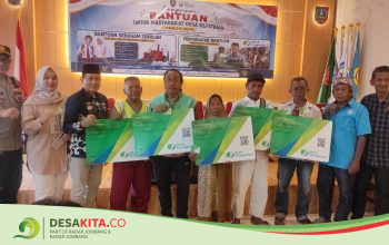 Dana Desa Menyusut, Pemdes Kepatihan Jombang Tetap Pertahankan Bantuan Seragam bagi Siswa Miskin