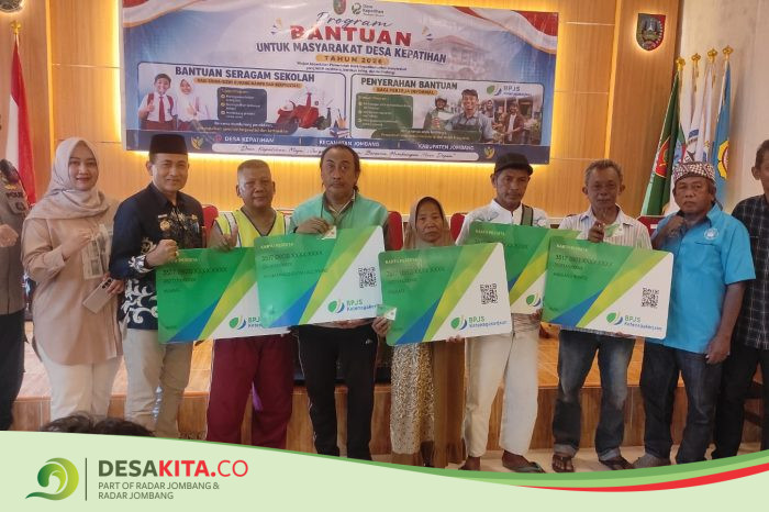 Dana Desa Menyusut, Pemdes Kepatihan Jombang Tetap Pertahankan Bantuan Seragam bagi Siswa Miskin