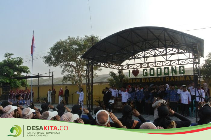 Semarak HUT RI di Godong Jombang, Ratusan Warga Padati Taman Basra dengan Kostum Kebhinekaan