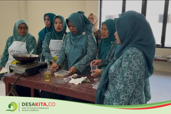 Potensi Lele Melimpah, KKN 183 UMM Dorong UMKM Desa Diwek Jombang Naik Kelas