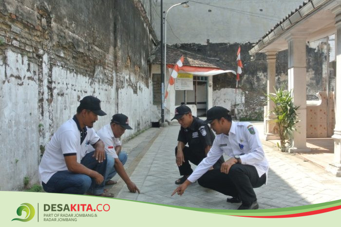 Lewat Program Desa Mantra, Pemdes Peterongan Jombang Realisasikan Jalan Paving di Dua Titik