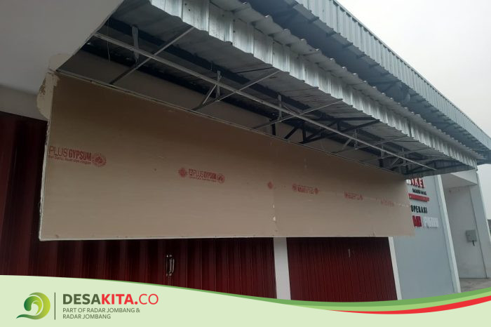 Belum Beroperasi, Plafon KDKMP Sukosari Jombang Sudah Jebol