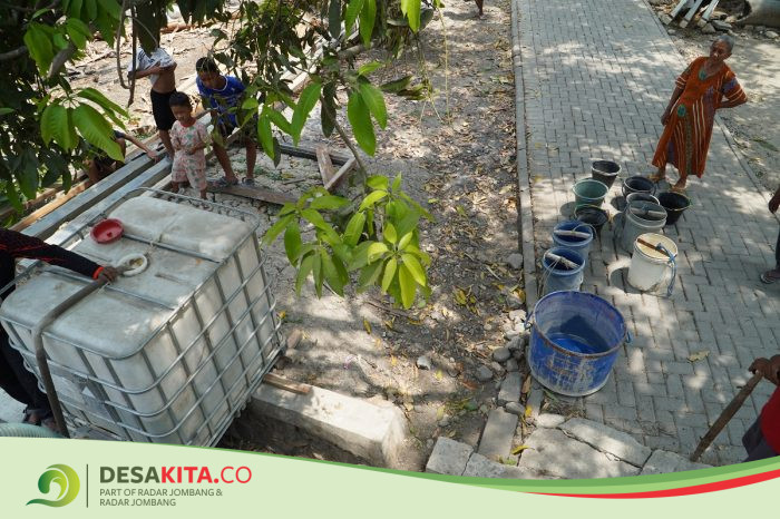 Pamsimas Tak Bisa Dipakai, Warga Desa Jiporapah Jombang Menunggu Kiriman Air