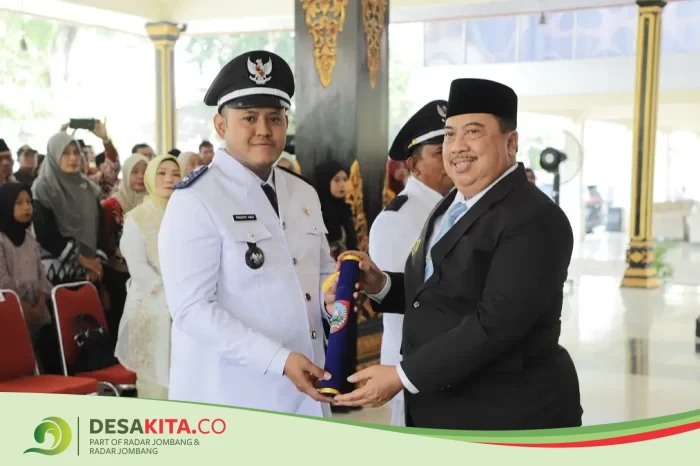 Raih Suara Terbanyak, Firosyat Abdu Resmi Dilantik Jadi KDAW Menturus oleh Bupati Warsubi
